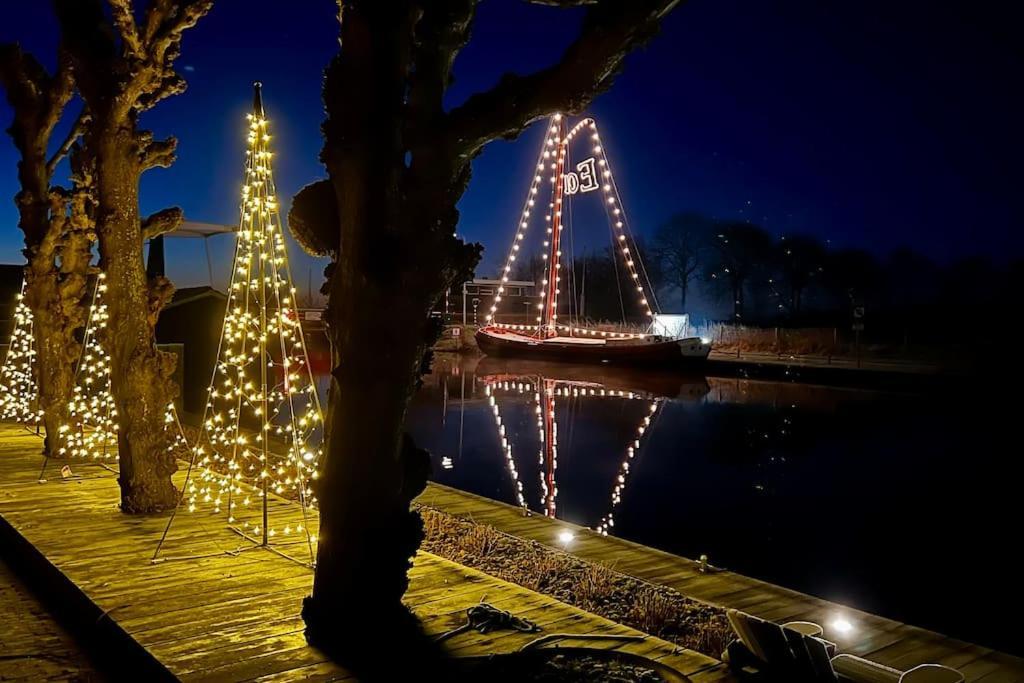 Puur Eastermar - Monumentaal, Authentiek En Luxe Koetshuis Aan Open Vaarwater Met Jacuzzi En Sauna Oostermeer Ngoại thất bức ảnh