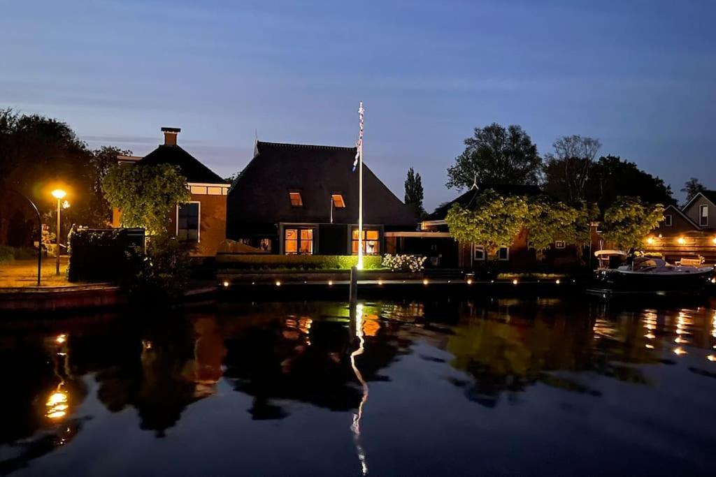 Puur Eastermar - Monumentaal, Authentiek En Luxe Koetshuis Aan Open Vaarwater Met Jacuzzi En Sauna Oostermeer Ngoại thất bức ảnh