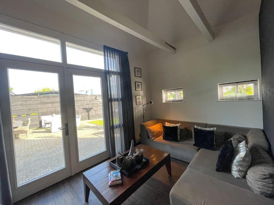 Puur Eastermar - Monumentaal, Authentiek En Luxe Koetshuis Aan Open Vaarwater Met Jacuzzi En Sauna Oostermeer Ngoại thất bức ảnh