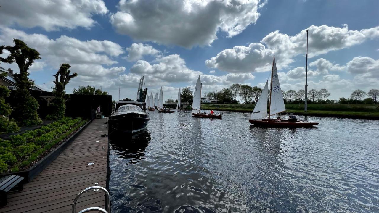 Puur Eastermar - Monumentaal, Authentiek En Luxe Koetshuis Aan Open Vaarwater Met Jacuzzi En Sauna Oostermeer Ngoại thất bức ảnh