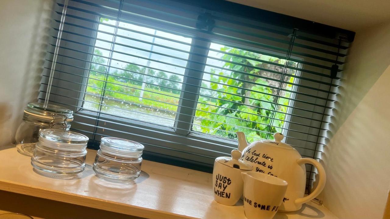 Puur Eastermar - Monumentaal, Authentiek En Luxe Koetshuis Aan Open Vaarwater Met Jacuzzi En Sauna Oostermeer Ngoại thất bức ảnh