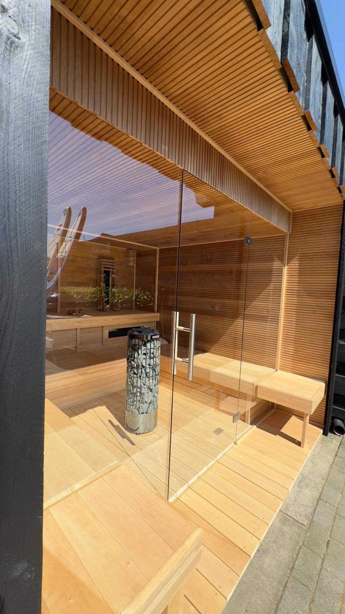 Puur Eastermar - Monumentaal, Authentiek En Luxe Koetshuis Aan Open Vaarwater Met Jacuzzi En Sauna Oostermeer Ngoại thất bức ảnh