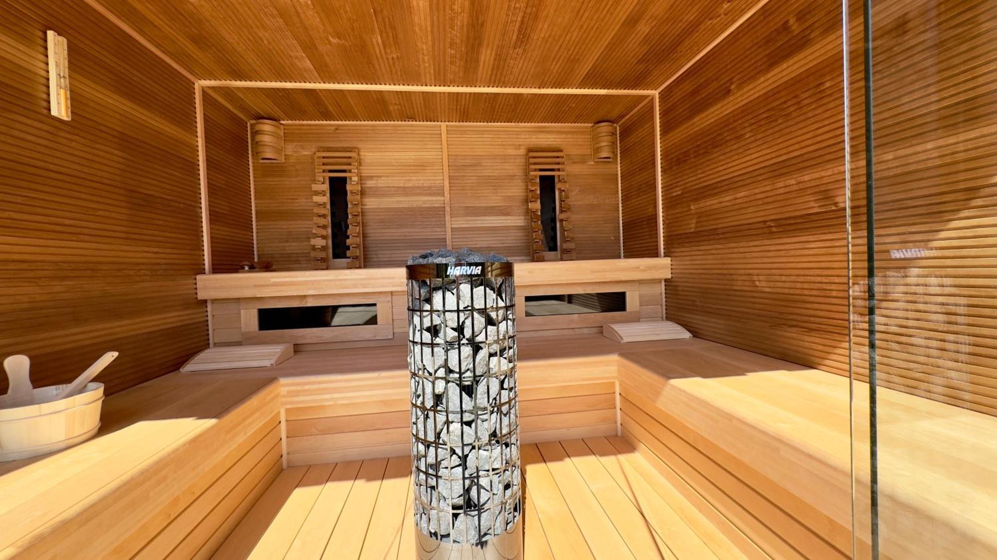 Puur Eastermar - Monumentaal, Authentiek En Luxe Koetshuis Aan Open Vaarwater Met Jacuzzi En Sauna Oostermeer Ngoại thất bức ảnh